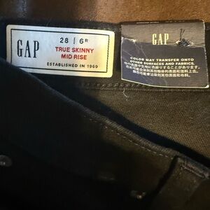 GAP women True Skinny Mid Rise Jeans - Dark Black 28x27 nw